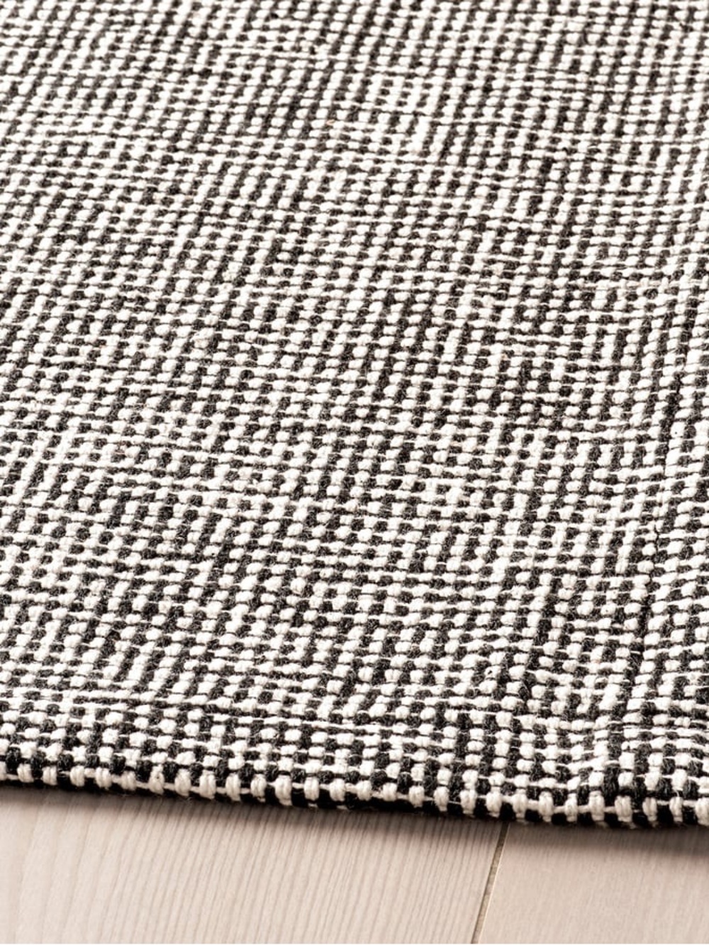 IKEA “tiphede” Black & White Woven Rug